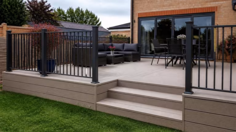 Aluminium vertical bar balustrade around a raised deck