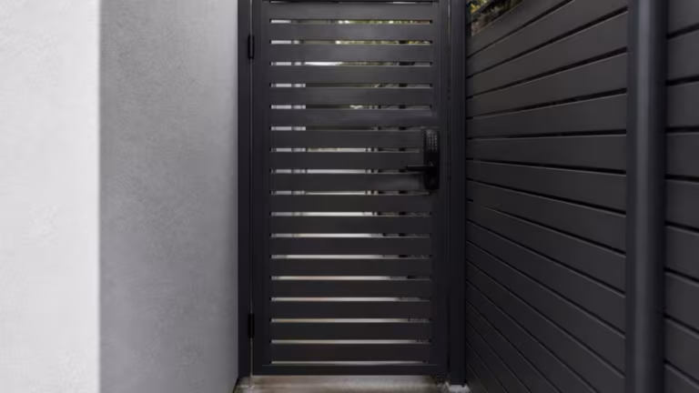 Slatted aluminium side gate with a keypad lock