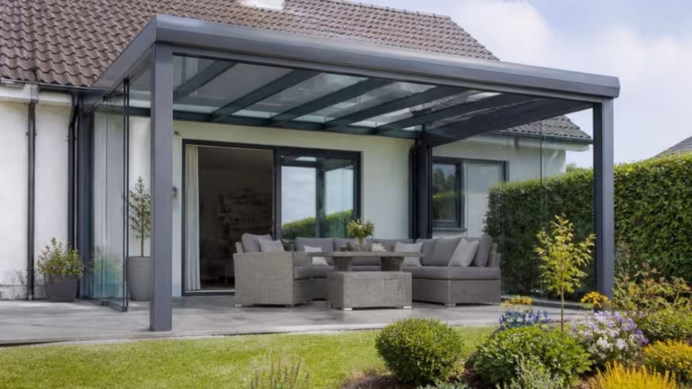 Veranda with fixed glass side panels on a bungalow